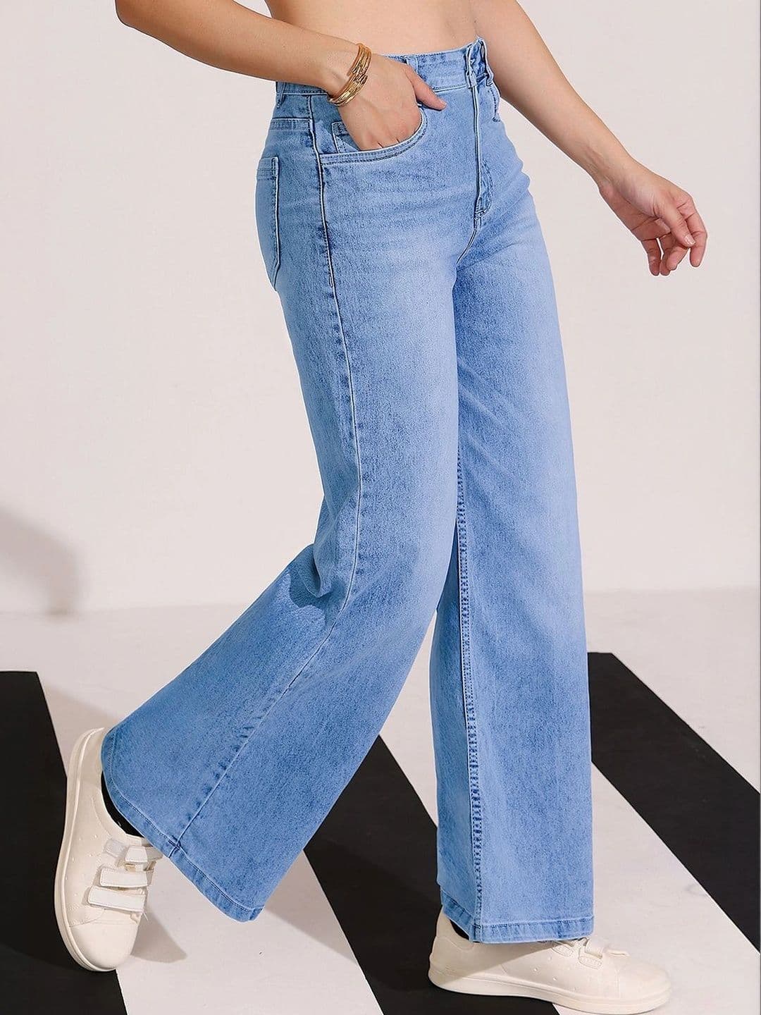 DOLCE CRUDO Women Wide Leg High-Rise Light Fade Stretchable Jeans thumbnail 6