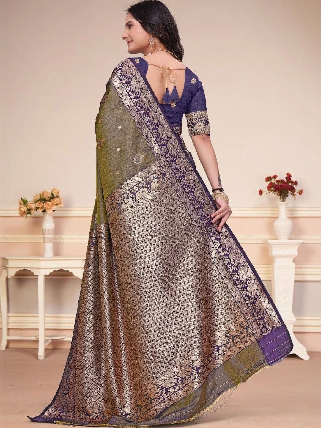 RANGREET Woven Design Zari Saree thumbnail 2