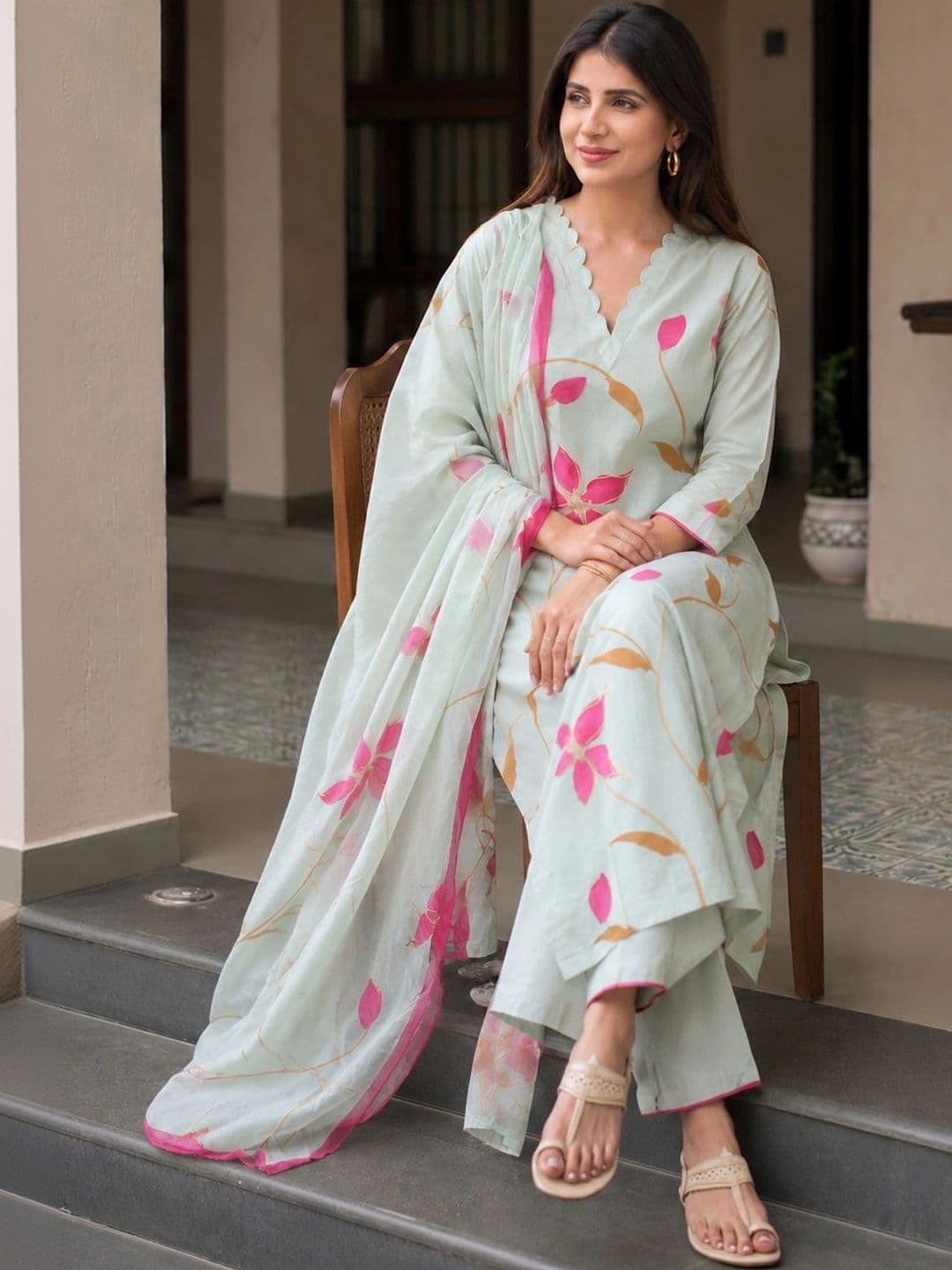 Aaghnya Women Floral Printed Regular Kurta with Trousers & With Dupatta thumbnail 2