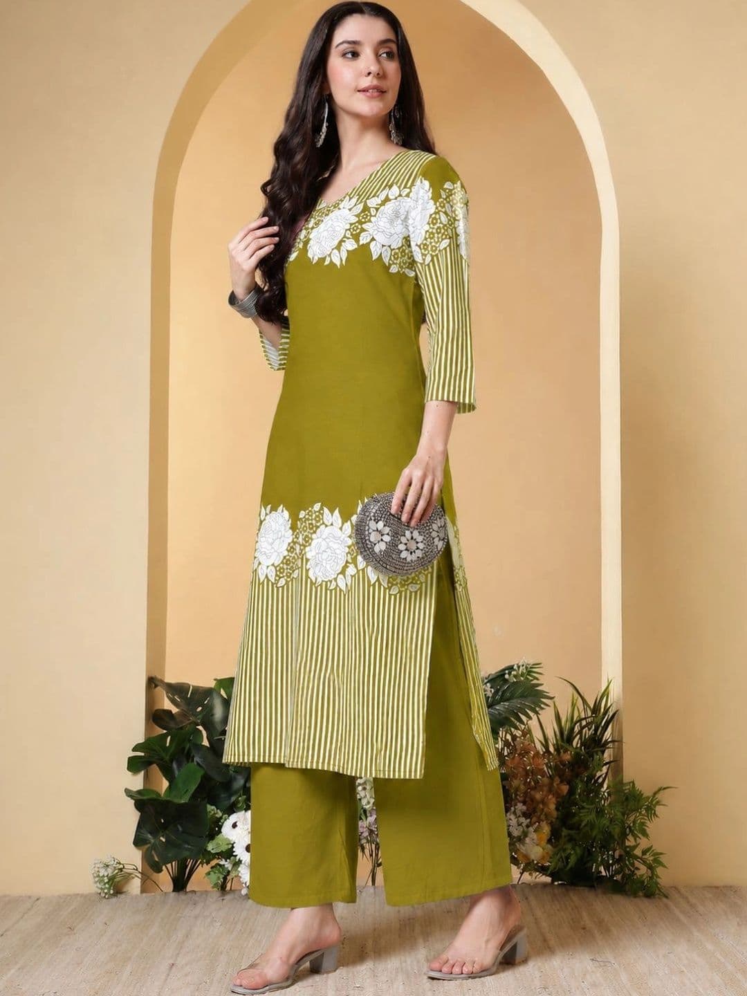 AMOUS Printed V-Neck Kurti thumbnail 3