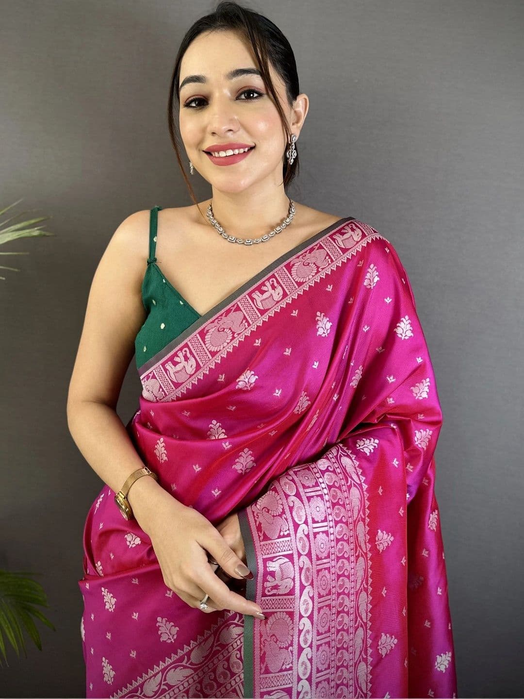 Moda Rapido Woven Design Zari Silk Blend Designer Banarasi Saree thumbnail 4