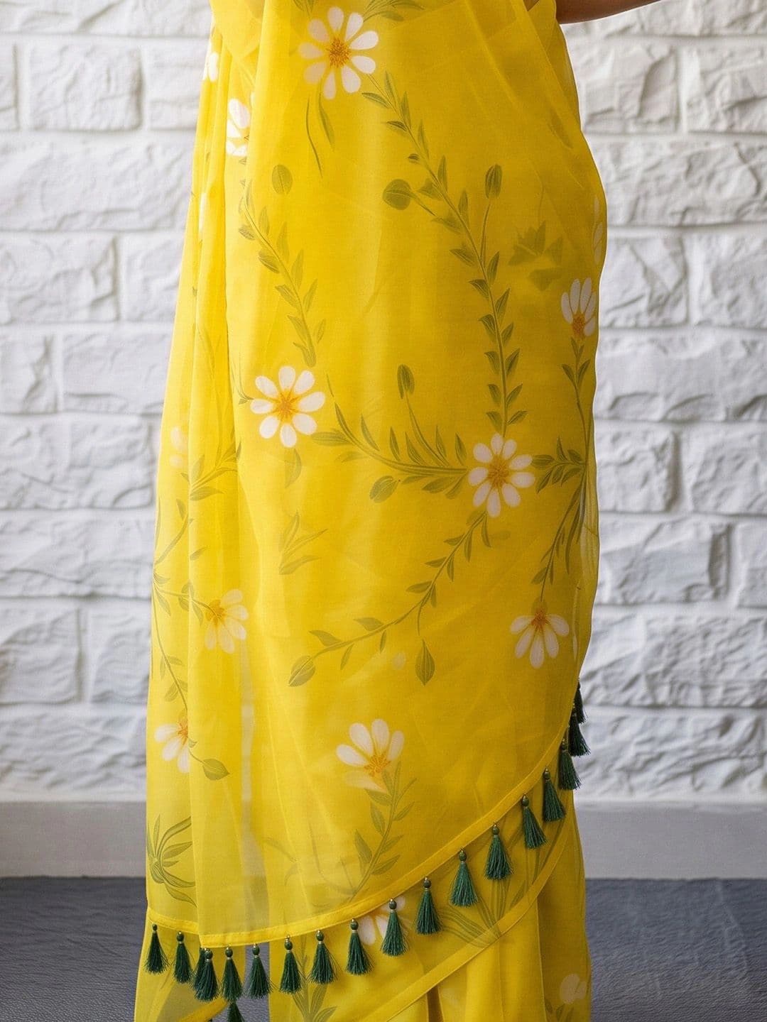 Anouk Floral Poly Georgette Designer Saree thumbnail 6