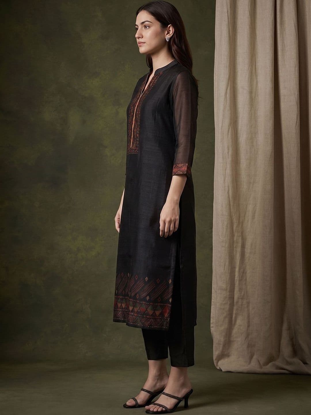 Sangria Women Ethnic Motifs Regular Thread Work Chanderi Silk Kurta with Trousers & With Dupatta thumbnail 2