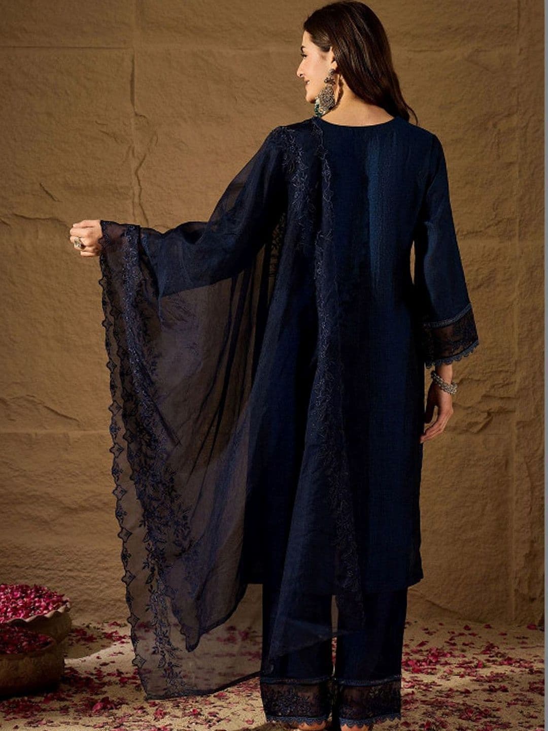 Sangria Women Ethnic Motifs Regular Thread Work Chanderi Silk Kurta with Palazzos & With Dupatta thumbnail 2