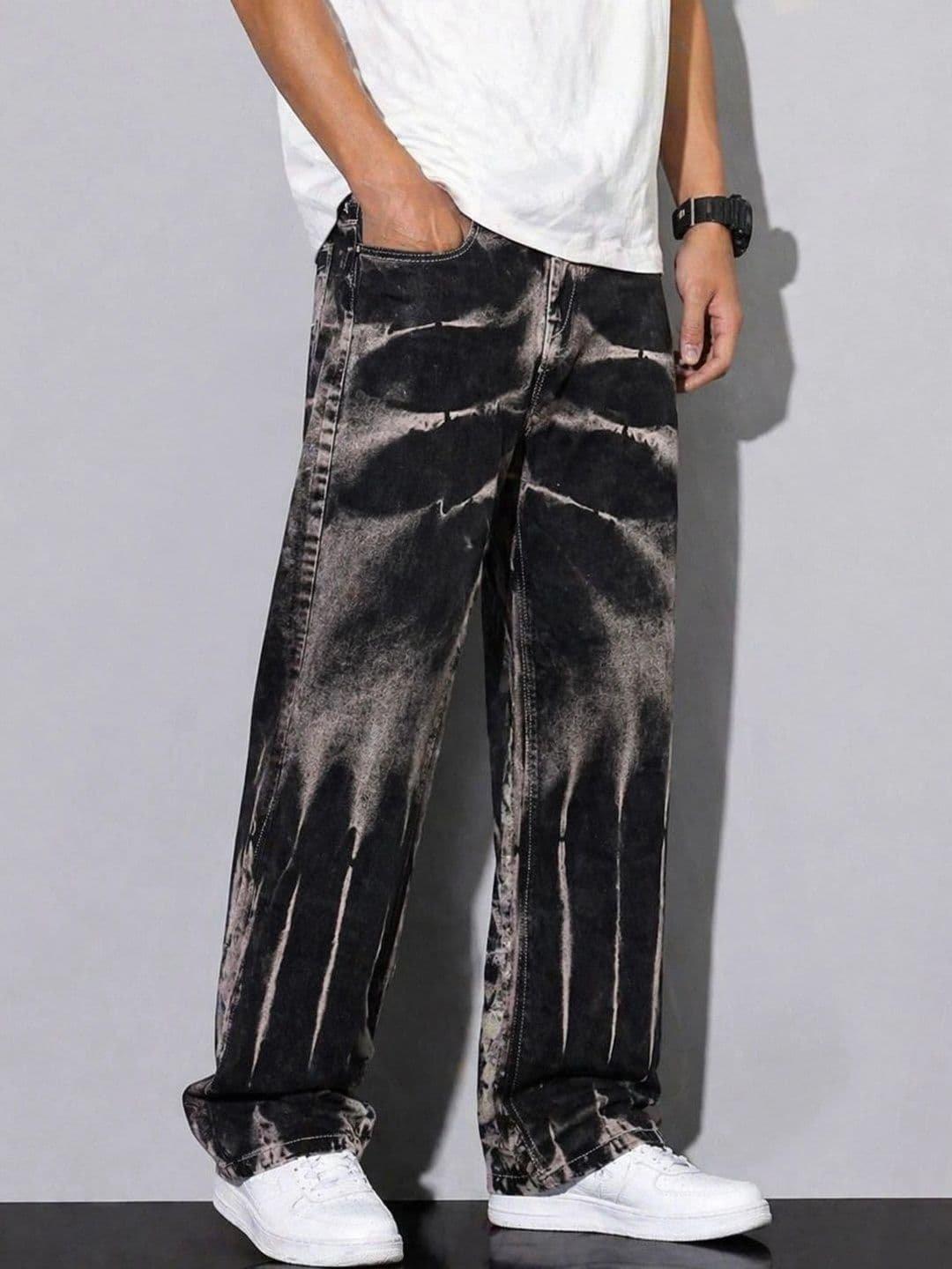 VERTICALS Men Straight Fit Mid-Rise Jeans thumbnail 3