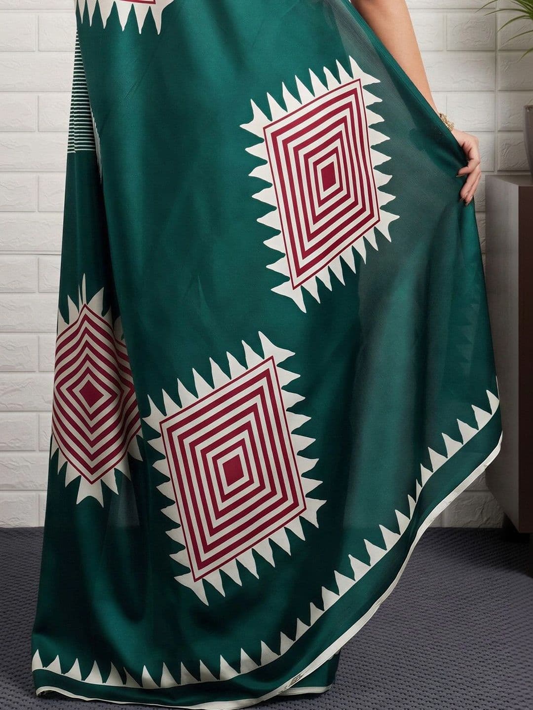 Anouk Striped Satin Designer Banarasi Saree thumbnail 7