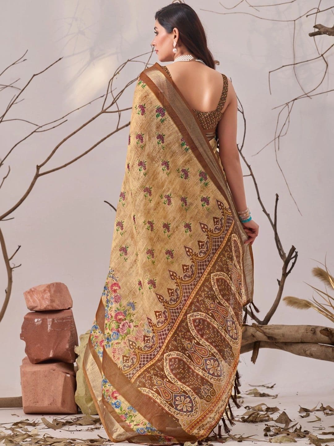 Moda Rapido Floral Linen Blend Designer Saree thumbnail 4
