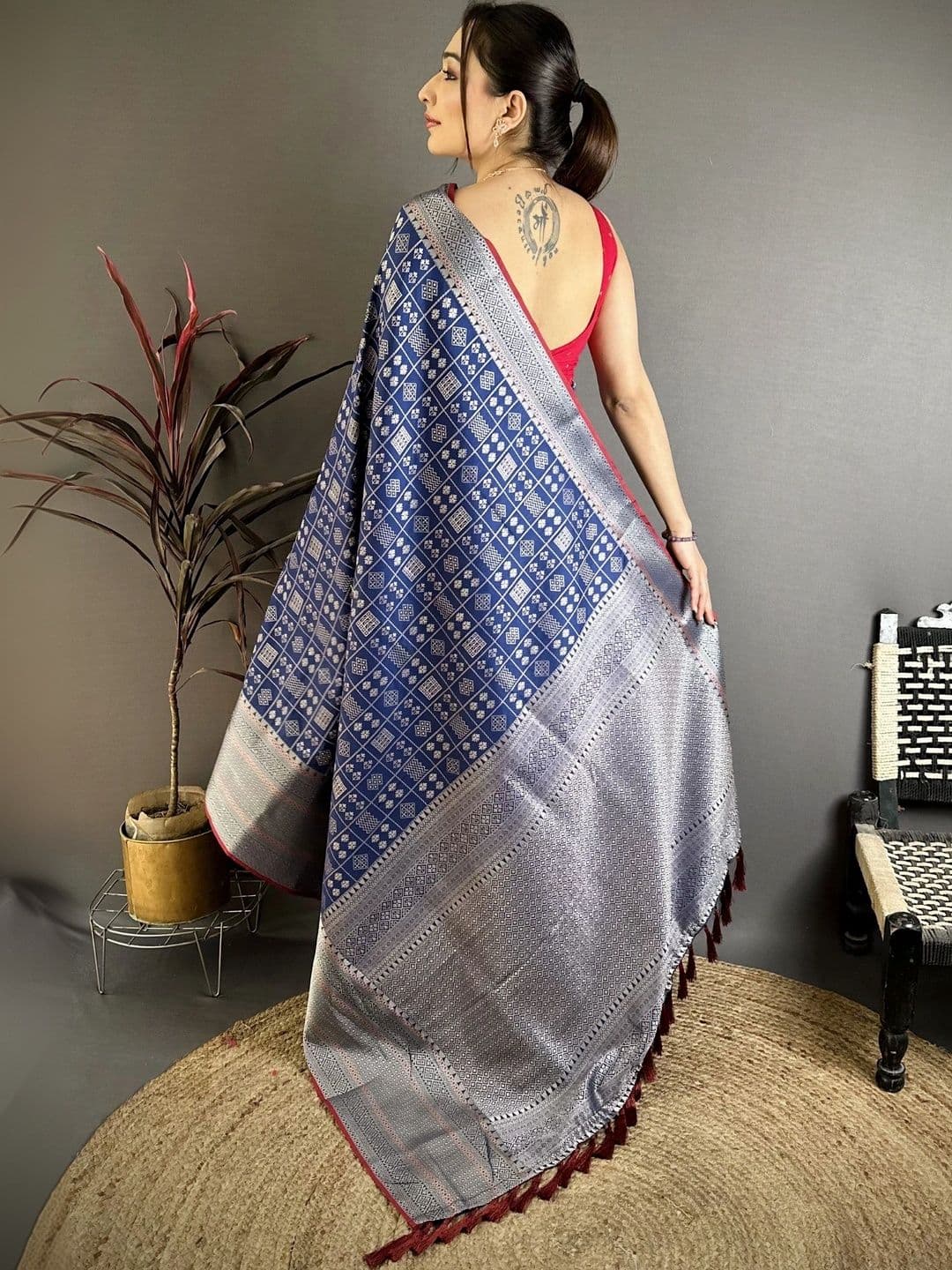 Moda Rapido Woven Design Zari Silk Blend Designer Banarasi Saree thumbnail 3