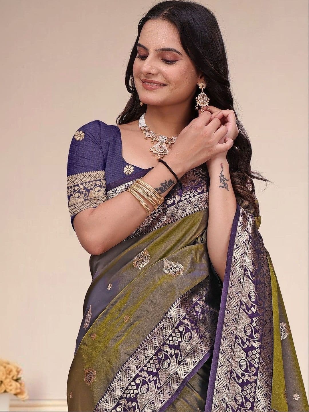 RANGREET Woven Design Zari Saree thumbnail 5