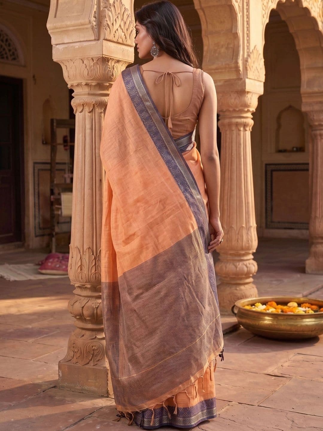 Madhuhansh Woven Design Silk Cotton Patola Saree thumbnail 6