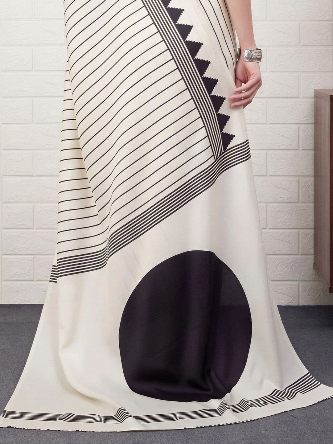 Anouk Striped Satin Designer Block Print Saree thumbnail 5