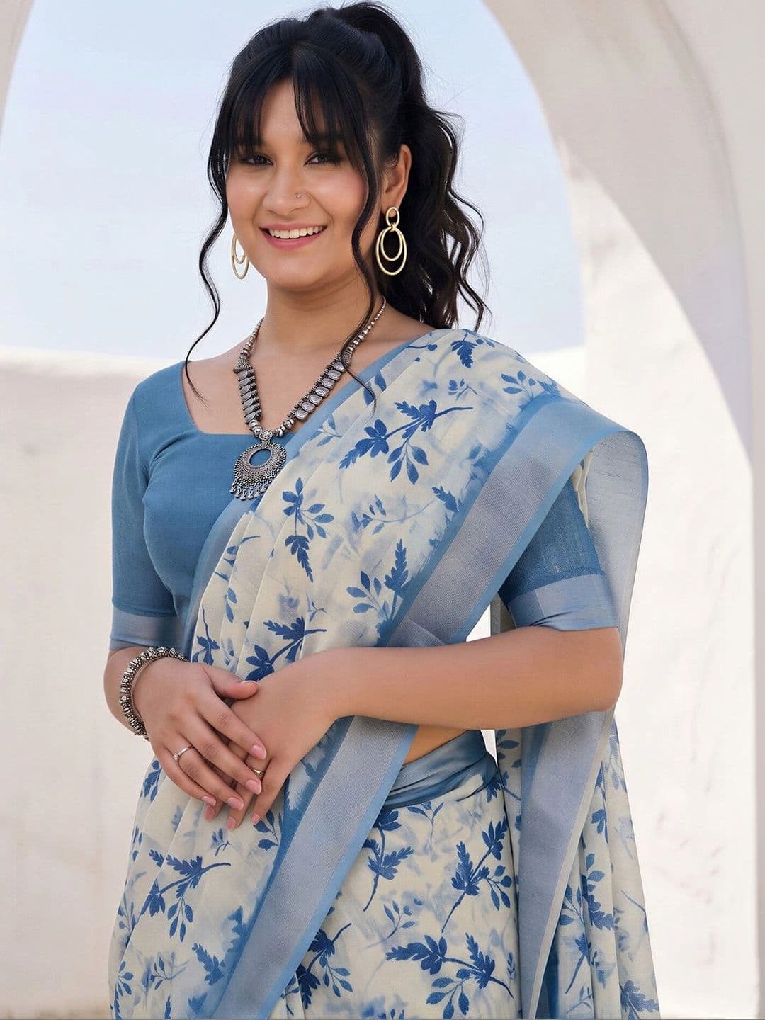 Anouk Floral Zari Designer Saree thumbnail 3