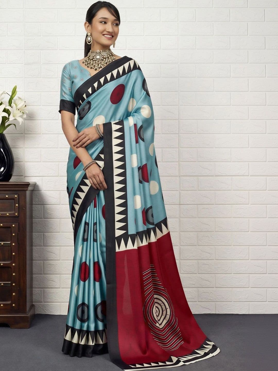 Anouk Ethnic Motifs Satin Designer Saree thumbnail 5