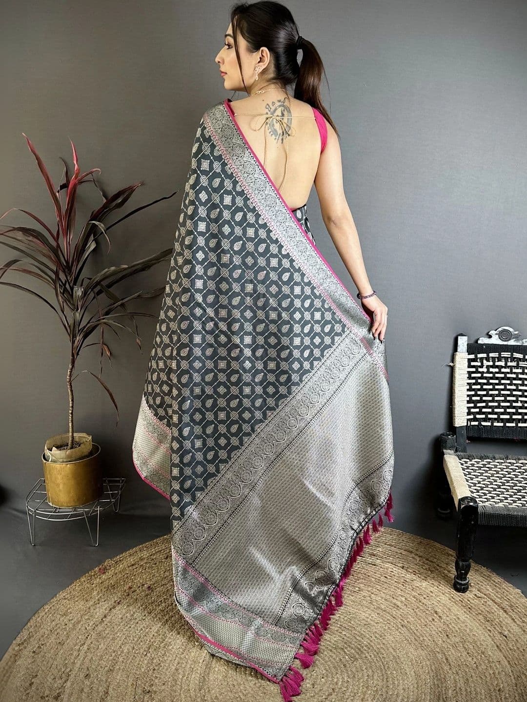 Moda Rapido Woven Design Zari Silk Blend Designer Banarasi Saree thumbnail 4