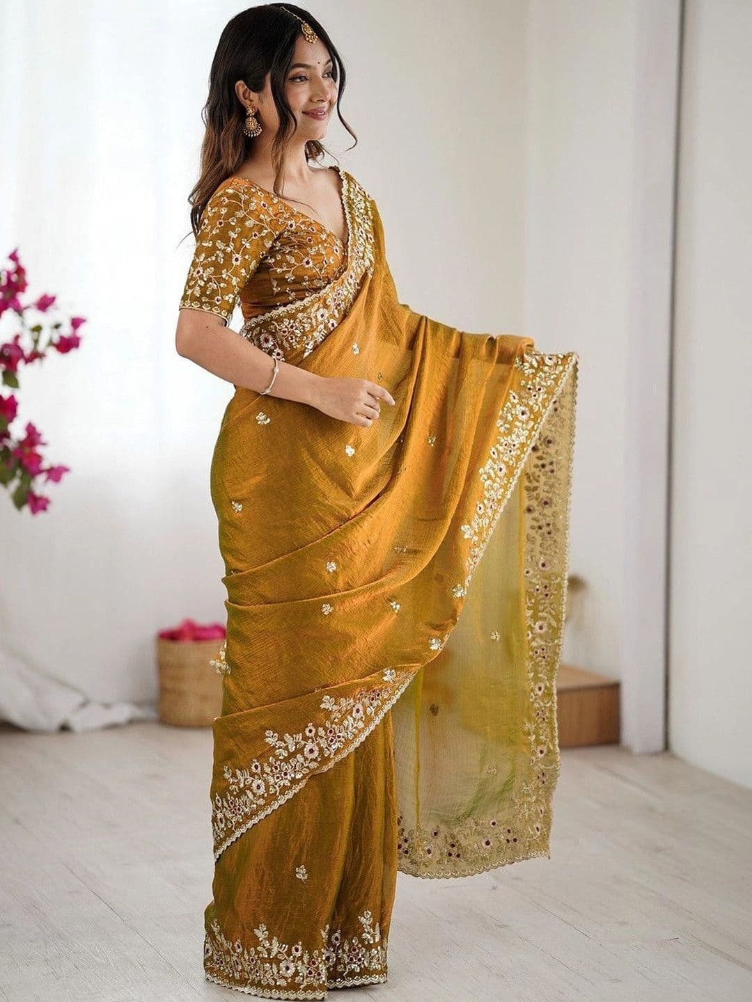 Fashorama Embellished Embroidered Silk Blend Designer Saree thumbnail 5