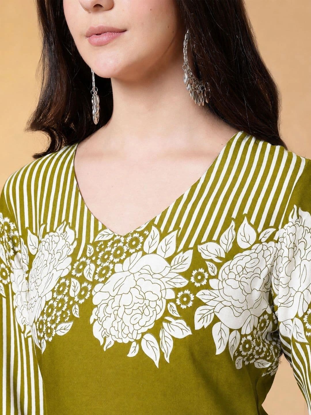 AMOUS Printed V-Neck Kurti thumbnail 4