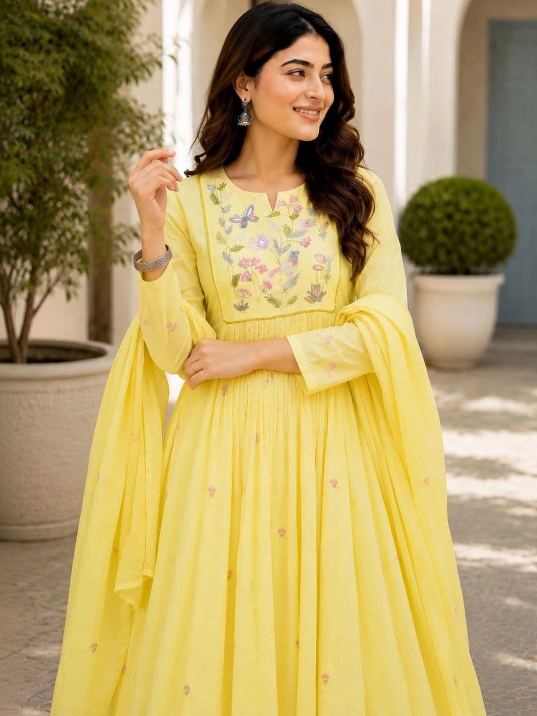 Tankori Women Floral Embroidered Empire Thread Work Chanderi Silk Kurta with Trousers & With Dupatta thumbnail 4