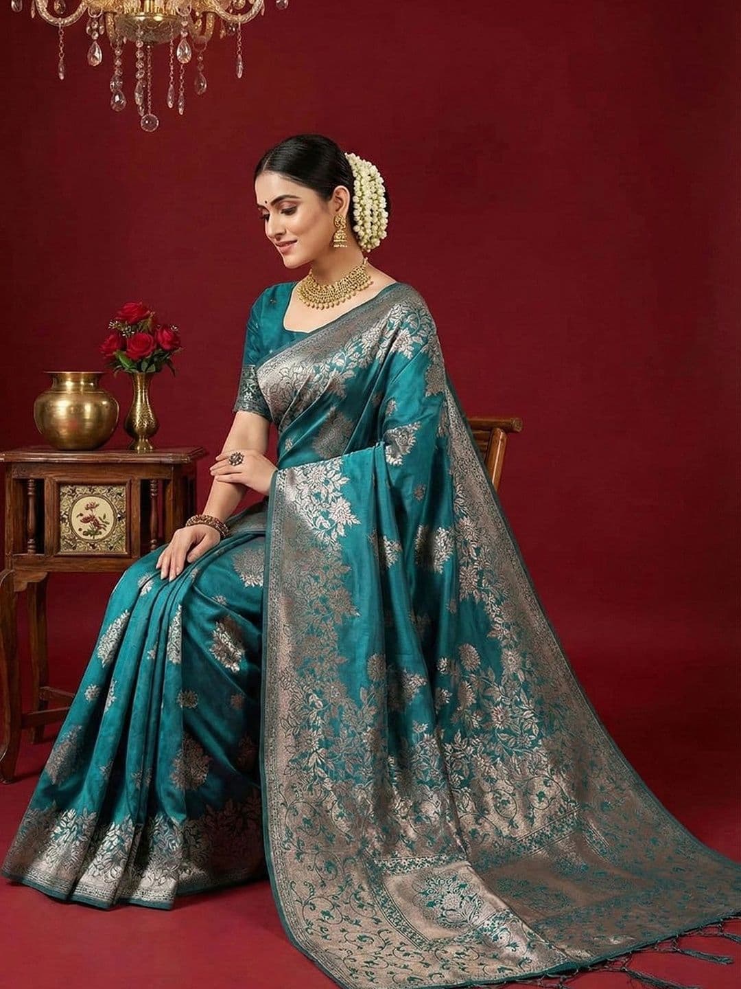 Mitera Woven Design Zari Silk Blend Banarasi Saree thumbnail 3