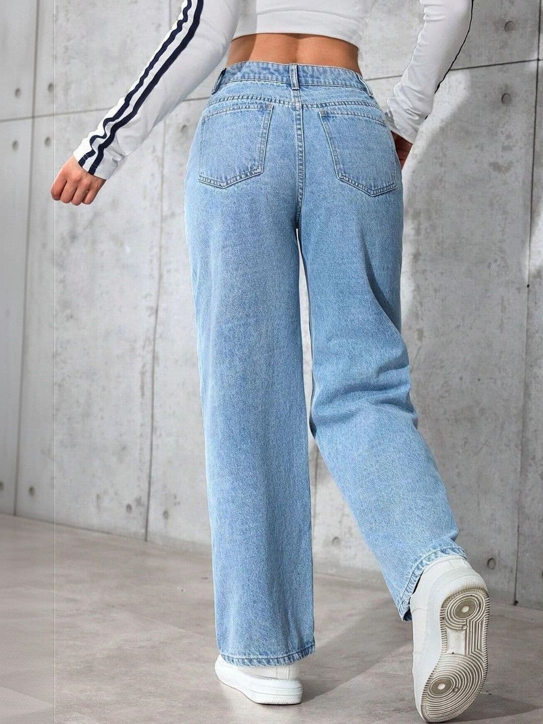 Leopraz Women Comfort Wide Leg Mid-Rise Jeans thumbnail 4