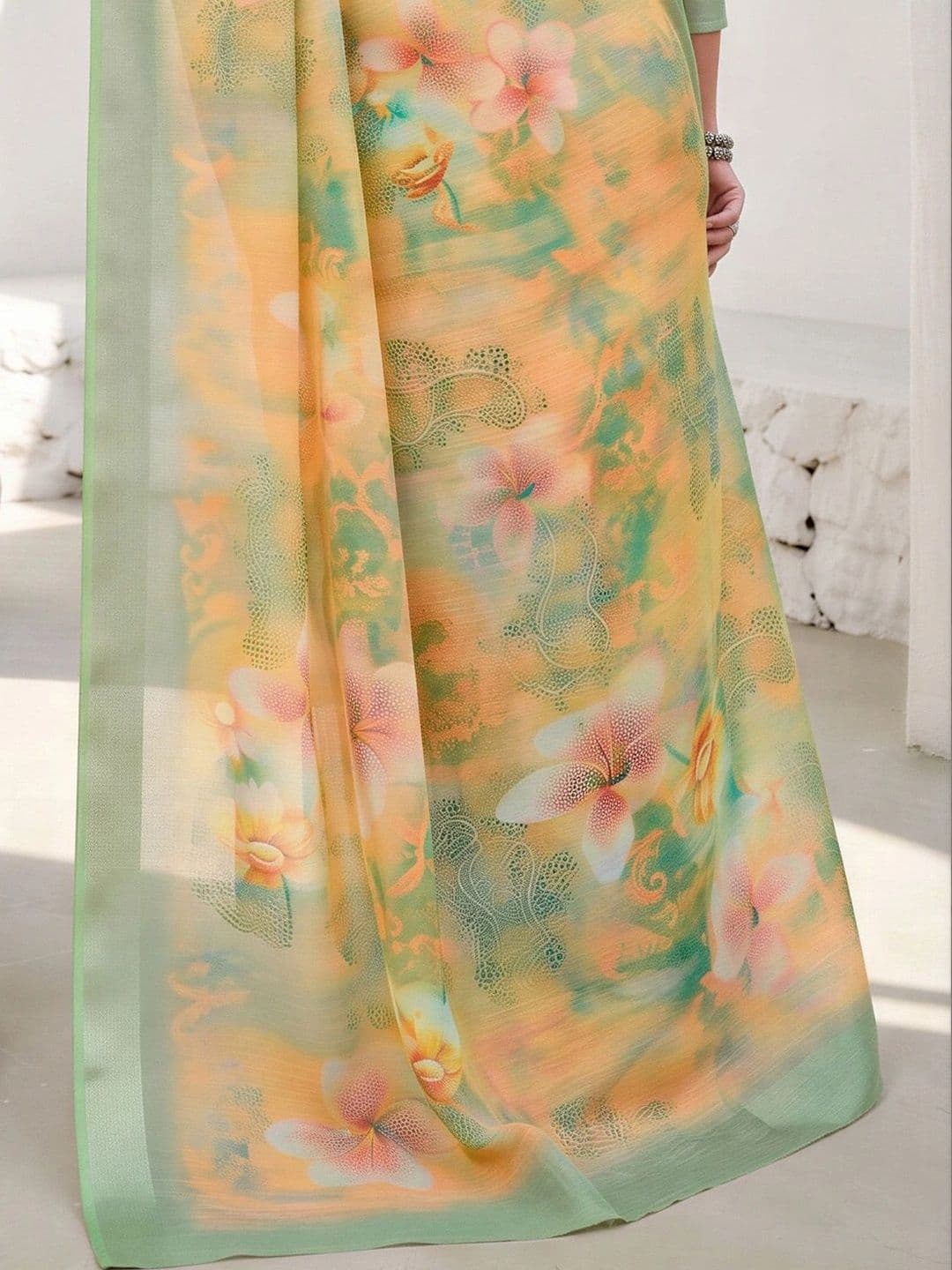 Anouk Floral Zari Fusion Block Print Saree thumbnail 2