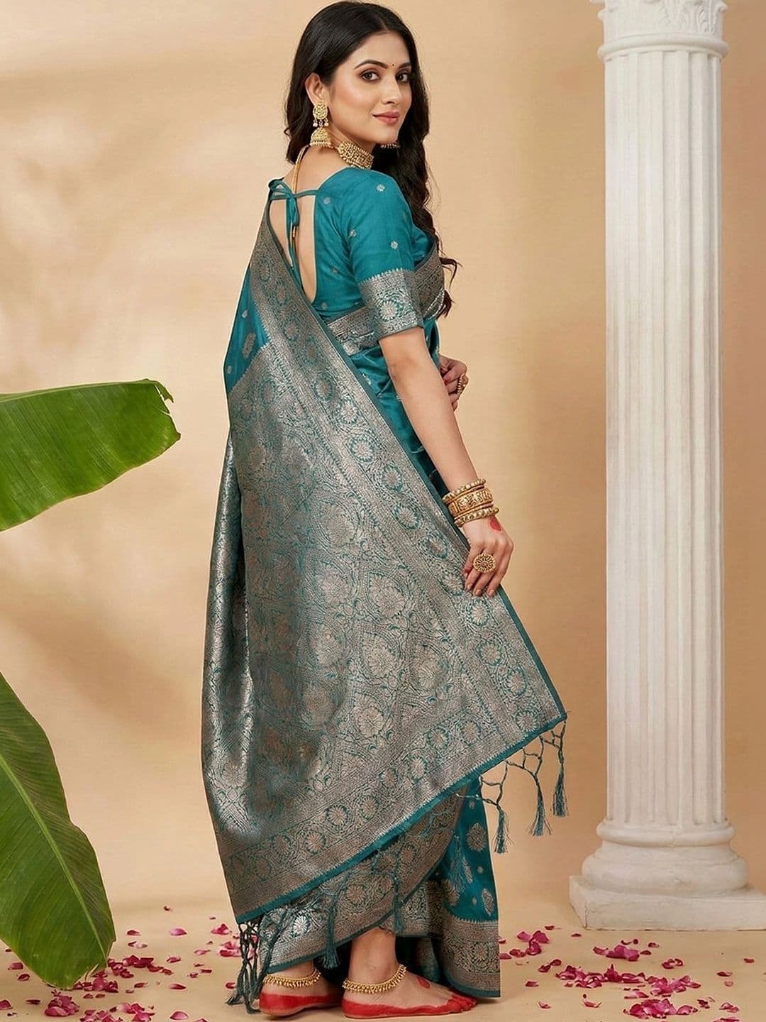 Mitera Woven Design Zari Silk Blend Banarasi Saree thumbnail 5