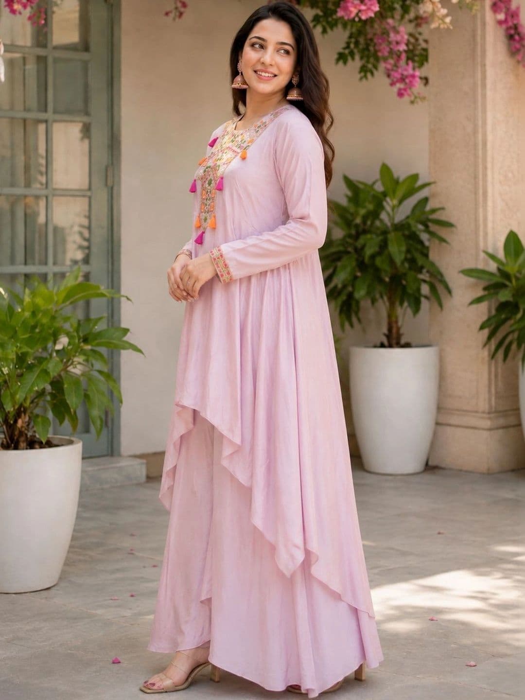 Tankori Women Ethnic Motifs Embroidered Layered Thread Work Kurta with Palazzos thumbnail 5