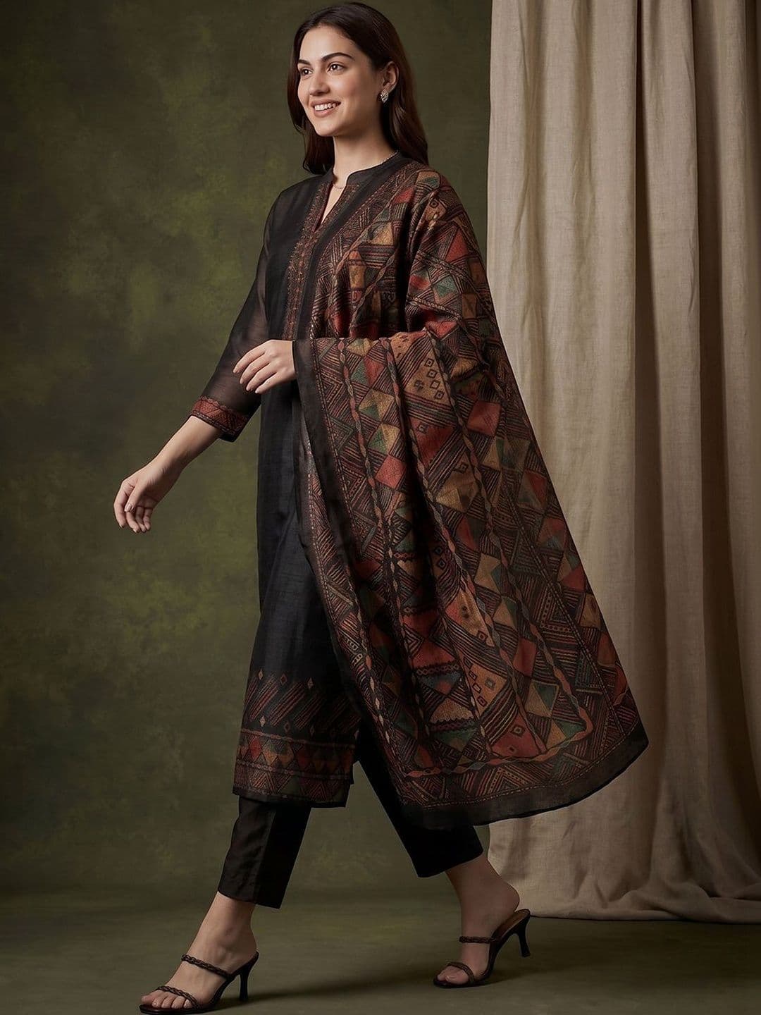Sangria Women Ethnic Motifs Regular Thread Work Chanderi Silk Kurta with Trousers & With Dupatta thumbnail 4