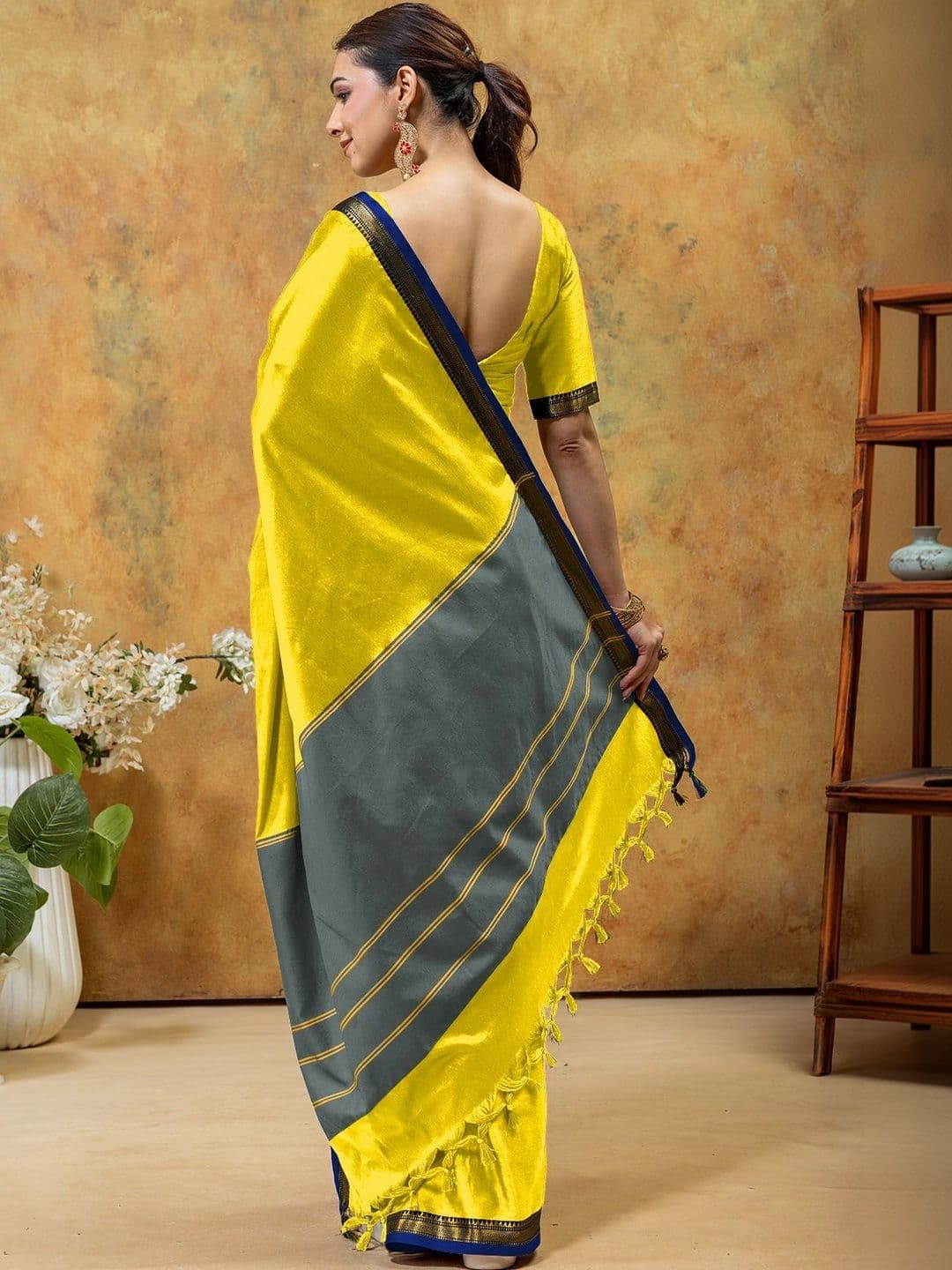 KALINI Zari Designer Gadwal Saree thumbnail 2