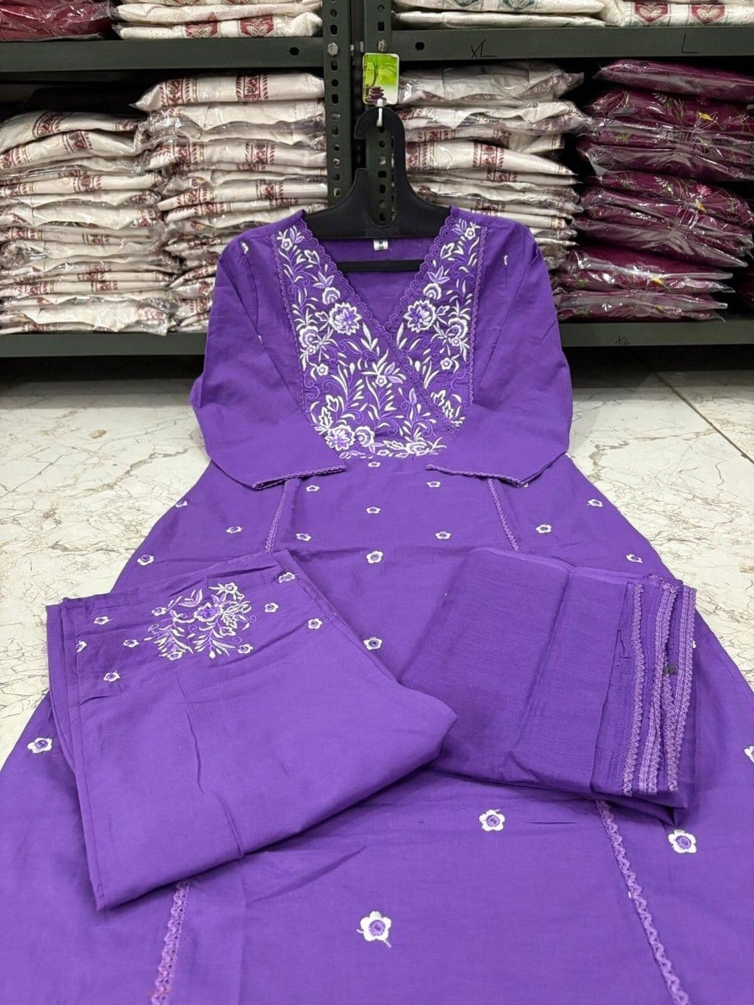 MARIONETTEFASHION Women Ethnic Motifs Embroidered Regular Chikankari Pure Cotton Kurta with Trousers & With thumbnail 3