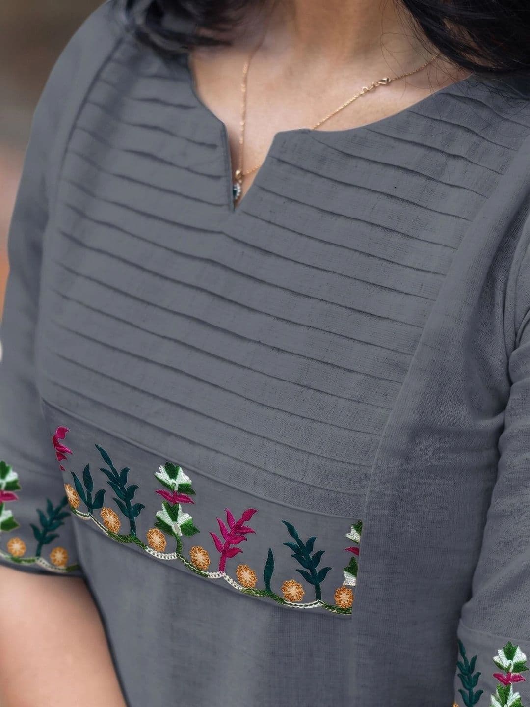 ZestLeaf Women Embellished Thread Work Kurta thumbnail 3