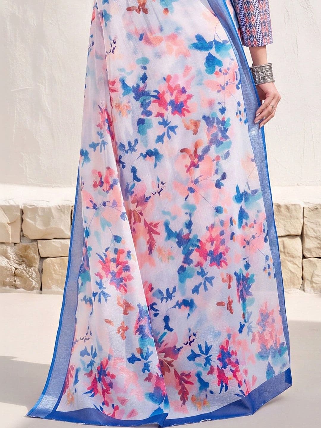 Anouk Floral Zari Designer Saree thumbnail 6