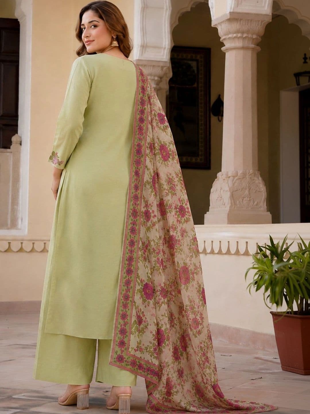 Aaghnya Women Floral Embroidered Regular Thread Work Kurta with Palazzos & With Dupatta thumbnail 3