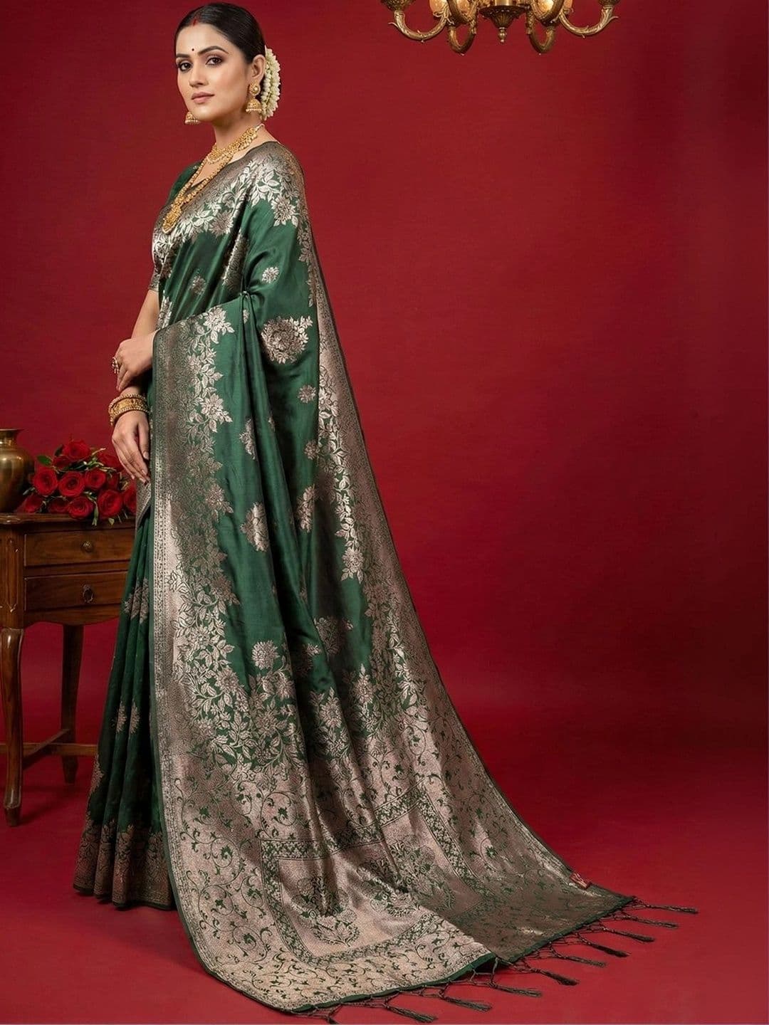 Mitera Woven Design Zari Silk Blend Banarasi Saree thumbnail 5