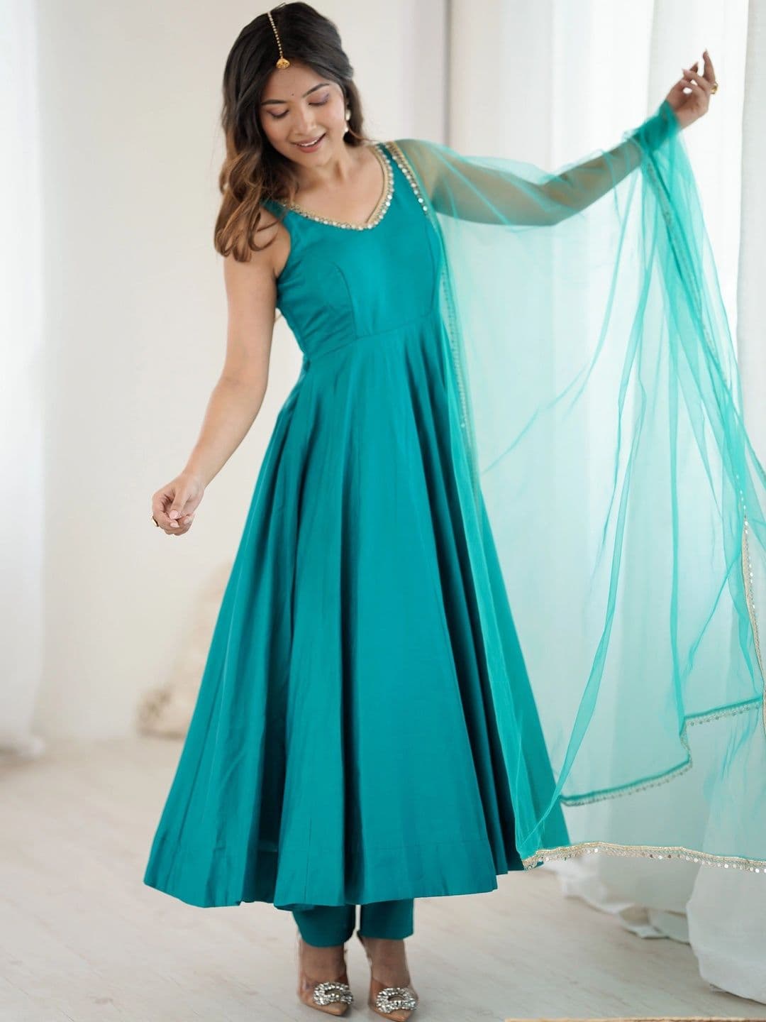Urban Nakhre Women Regular Sequinned Pure Silk Kurta with Palazzos & With Dupatta thumbnail 5