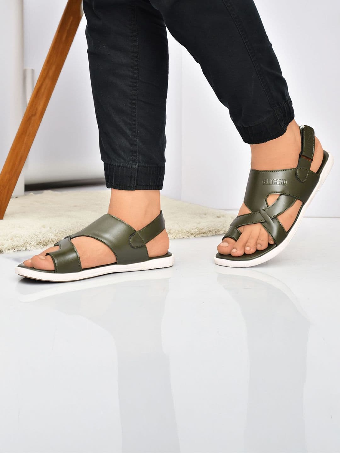 G L Trend Men Olive Solid Casual Comfort Sandals with Cross-Strap Design thumbnail 3