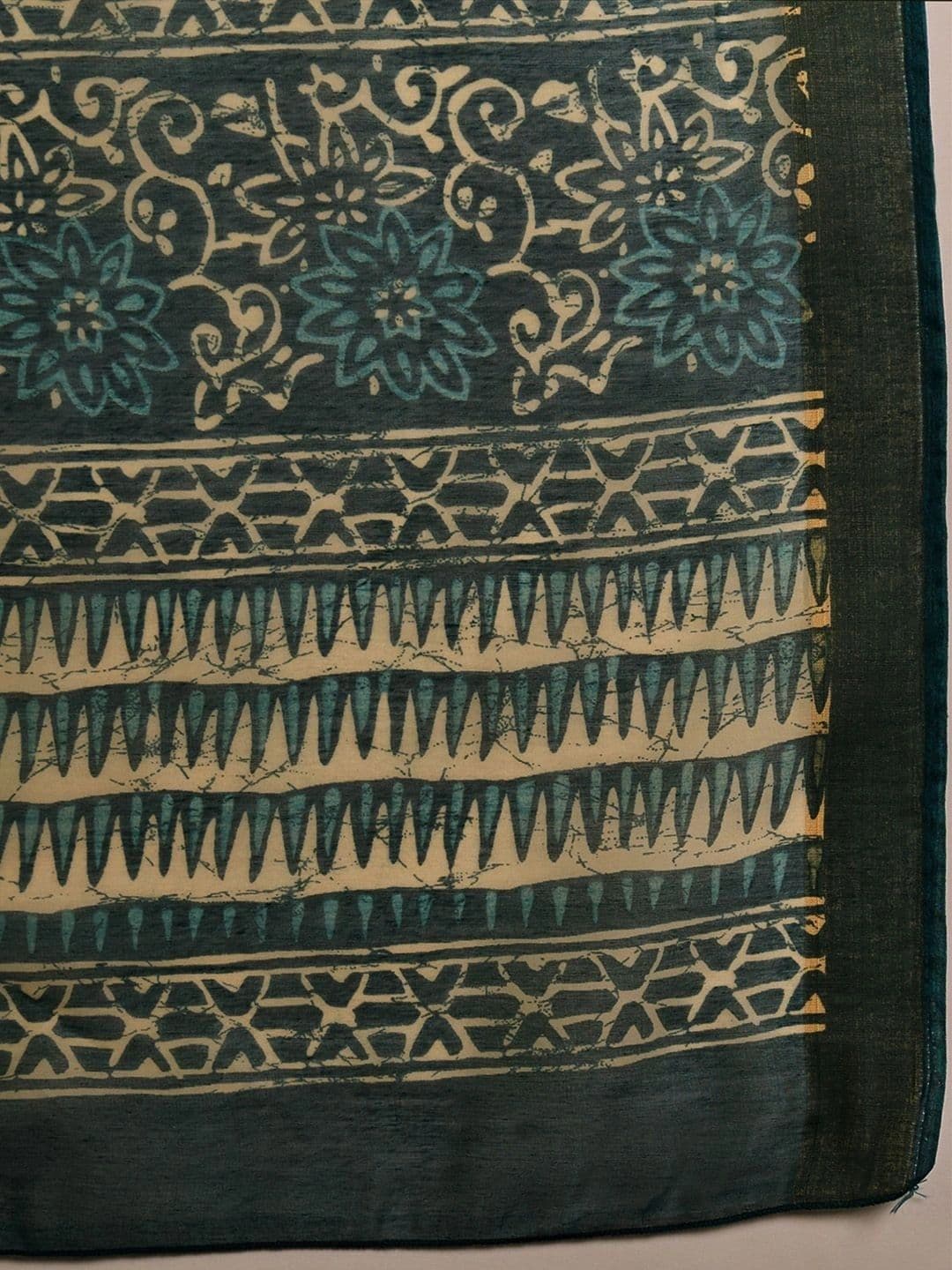 Anouk Batik Designer Block Print Saree thumbnail 4