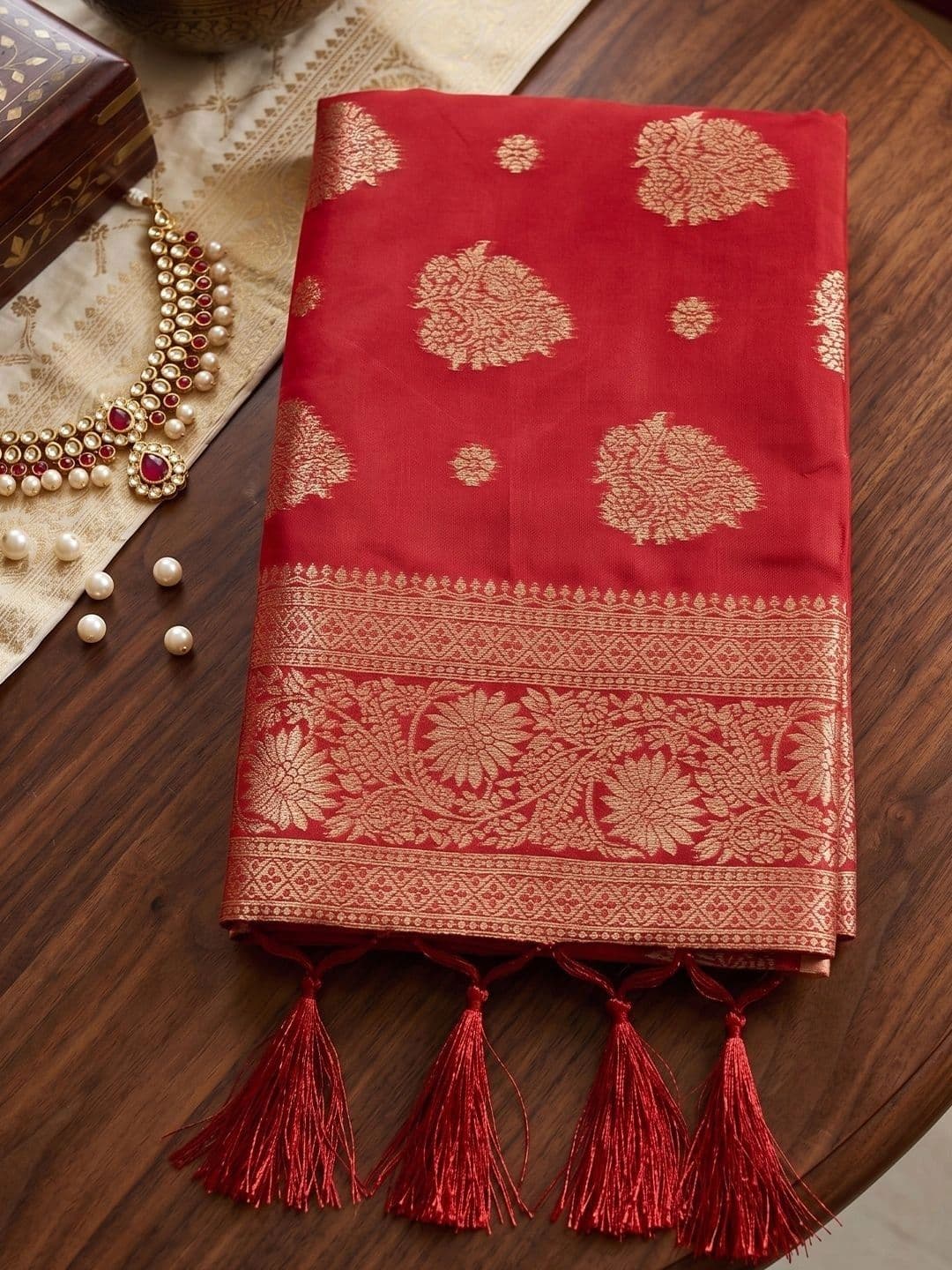 Mitera Woven Design Zari Silk Blend Banarasi Saree thumbnail 4