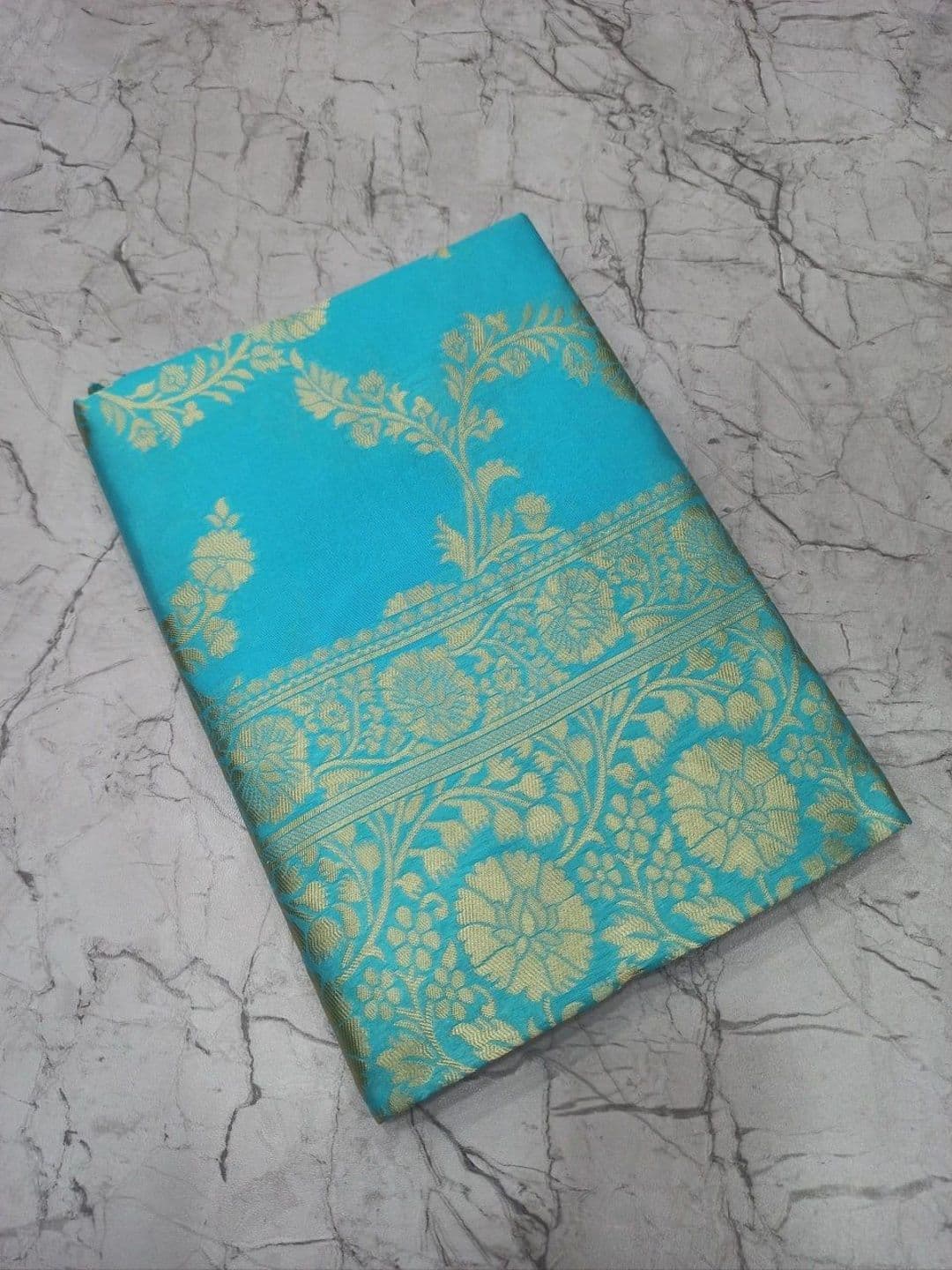 Milvia Woven Design Zari Silk Blend Designer Kanjeevaram Saree thumbnail 2