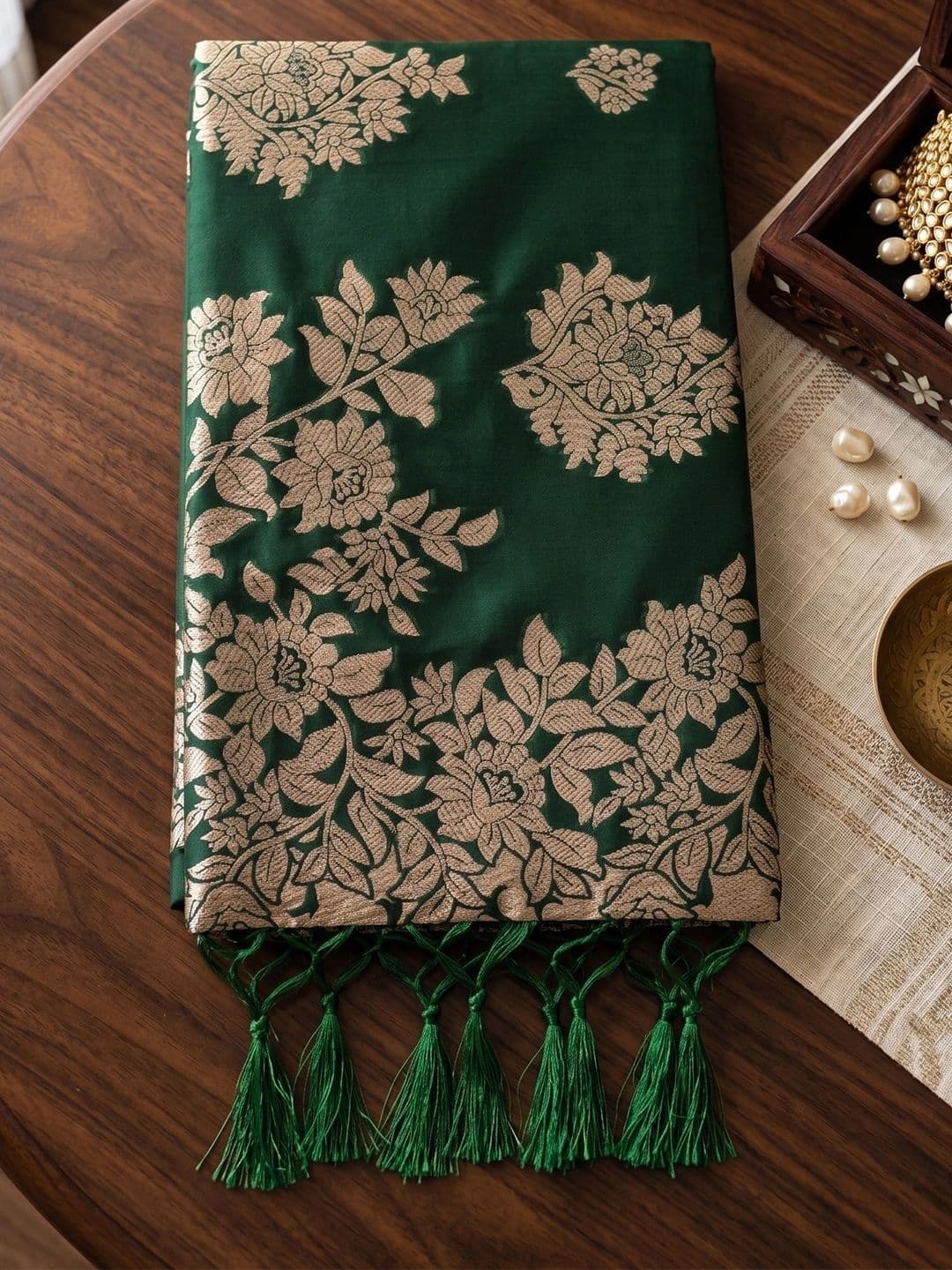 Mitera Woven Design Zari Silk Blend Banarasi Saree thumbnail 3
