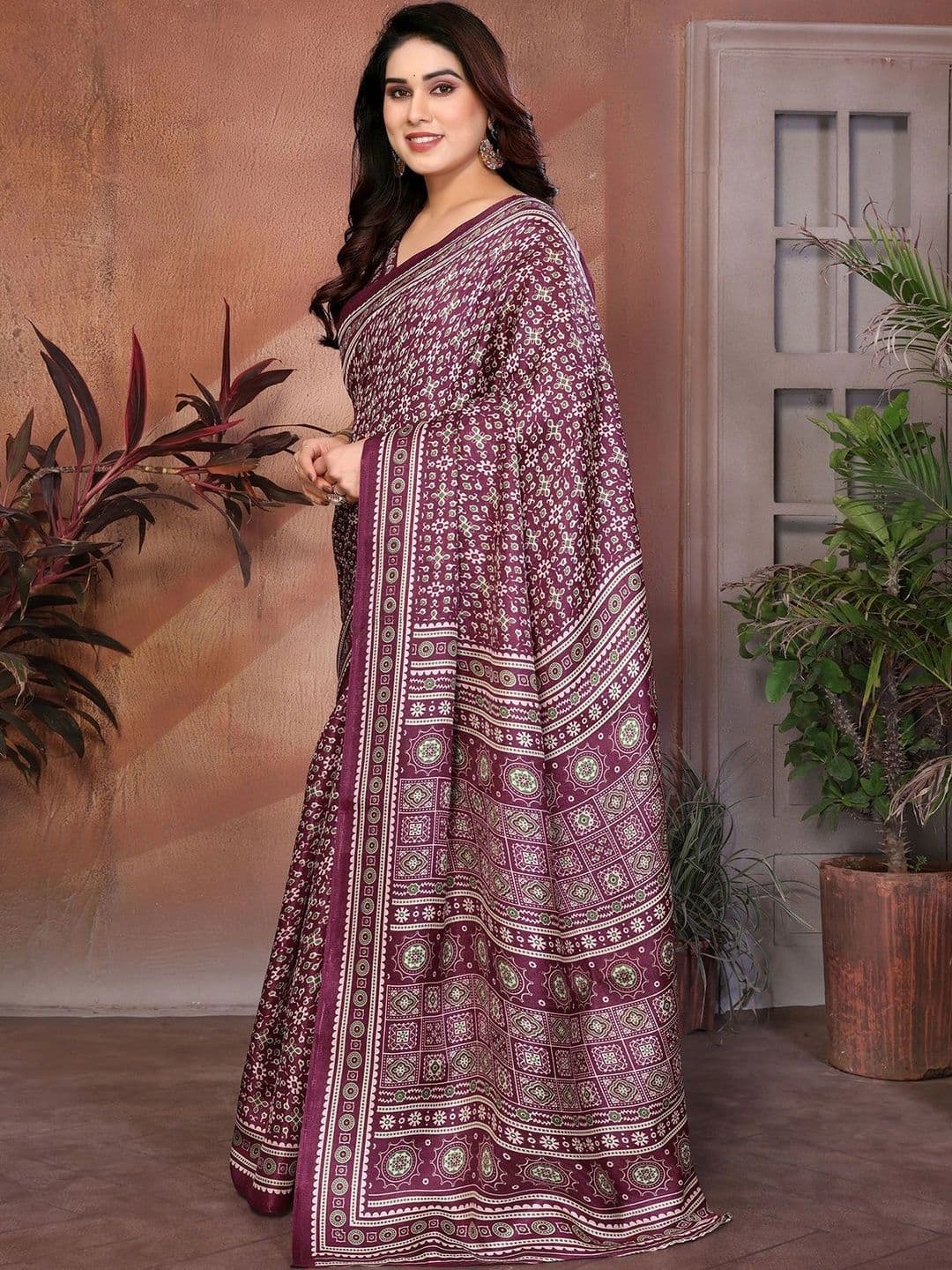 NIRVAAN Floral Art Silk Saree thumbnail 4