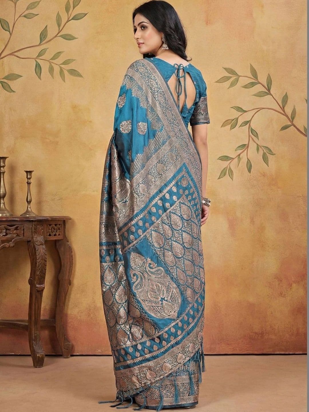 Mitera Woven Design Zari Silk Blend Banarasi Saree thumbnail 3