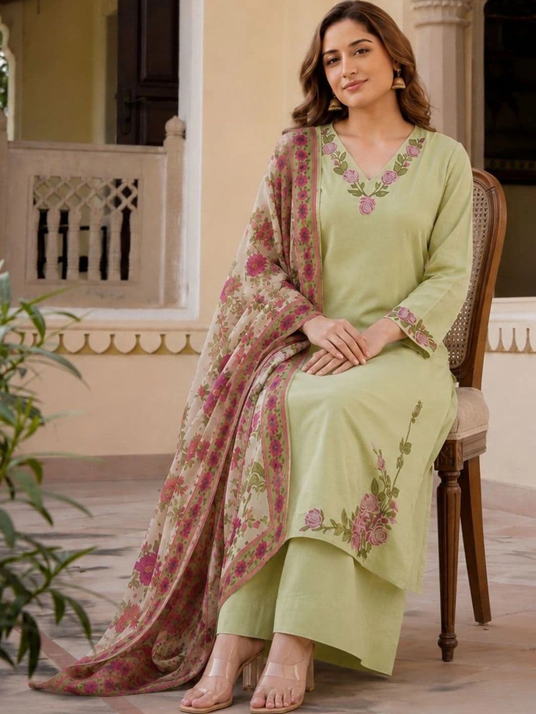 Aaghnya Women Floral Embroidered Regular Thread Work Kurta with Palazzos & With Dupatta thumbnail 4