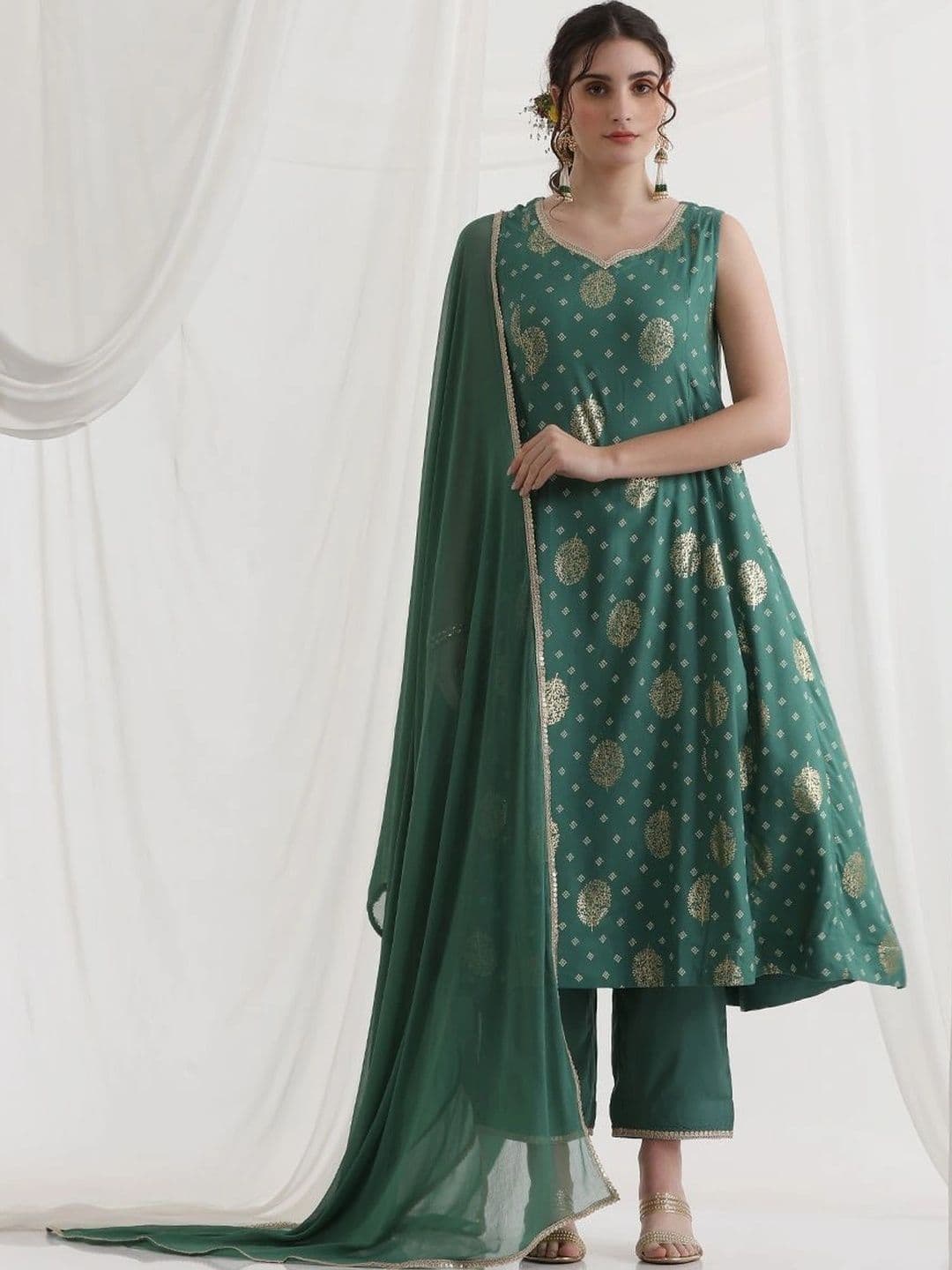 Khushal K Floral Foil Printed Sweetheart Neck Kurta With Trousers & Dupatta - view 1