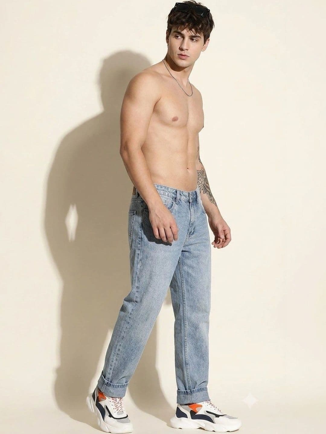 Roadster Men Relaxed Fit Mid-Rise Light Fade Jeans thumbnail 7