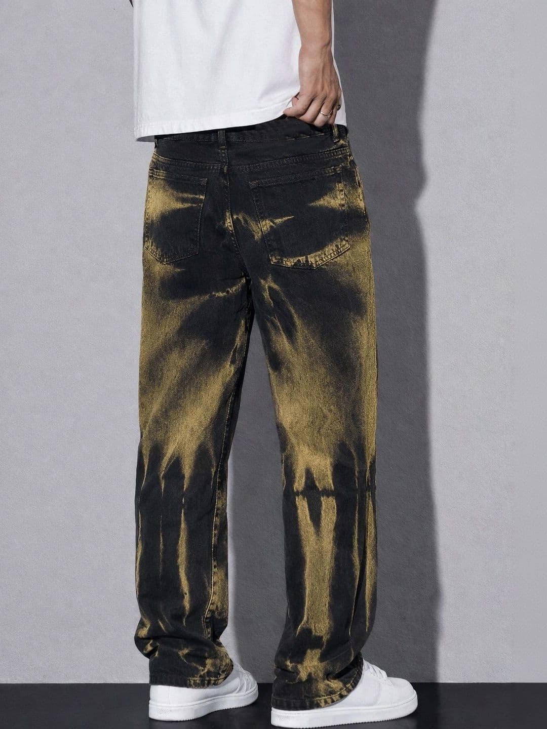 VERTICALS Men Straight Fit Mid-Rise Jeans thumbnail 3