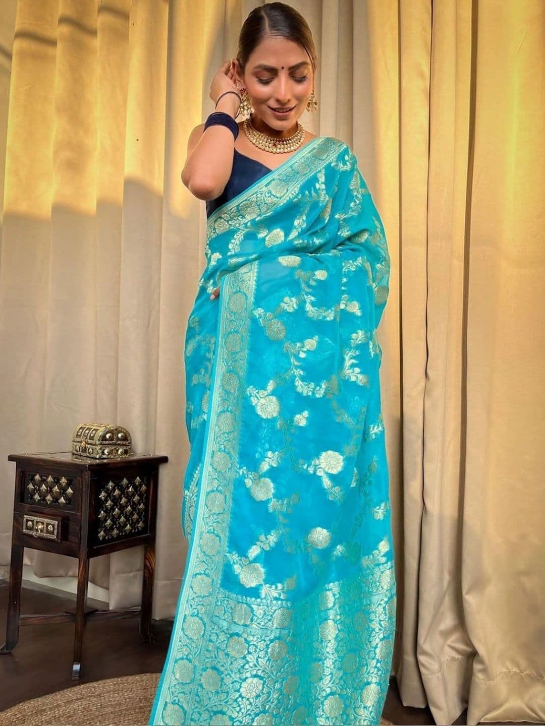Milvia Woven Design Zari Silk Blend Designer Kanjeevaram Saree - view 1