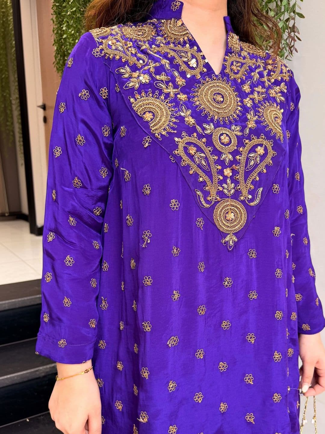 HERE&NOW Women Ethnic Motifs Embroidered Regular Silk Crepe Kurta with Trousers thumbnail 3