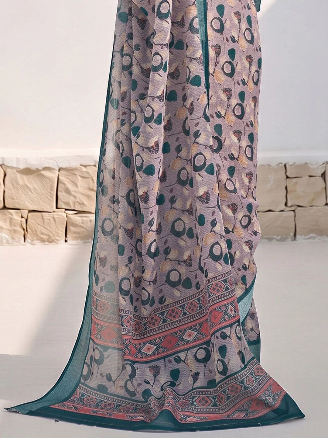 Anouk Women  Zari Designer Saree thumbnail 7