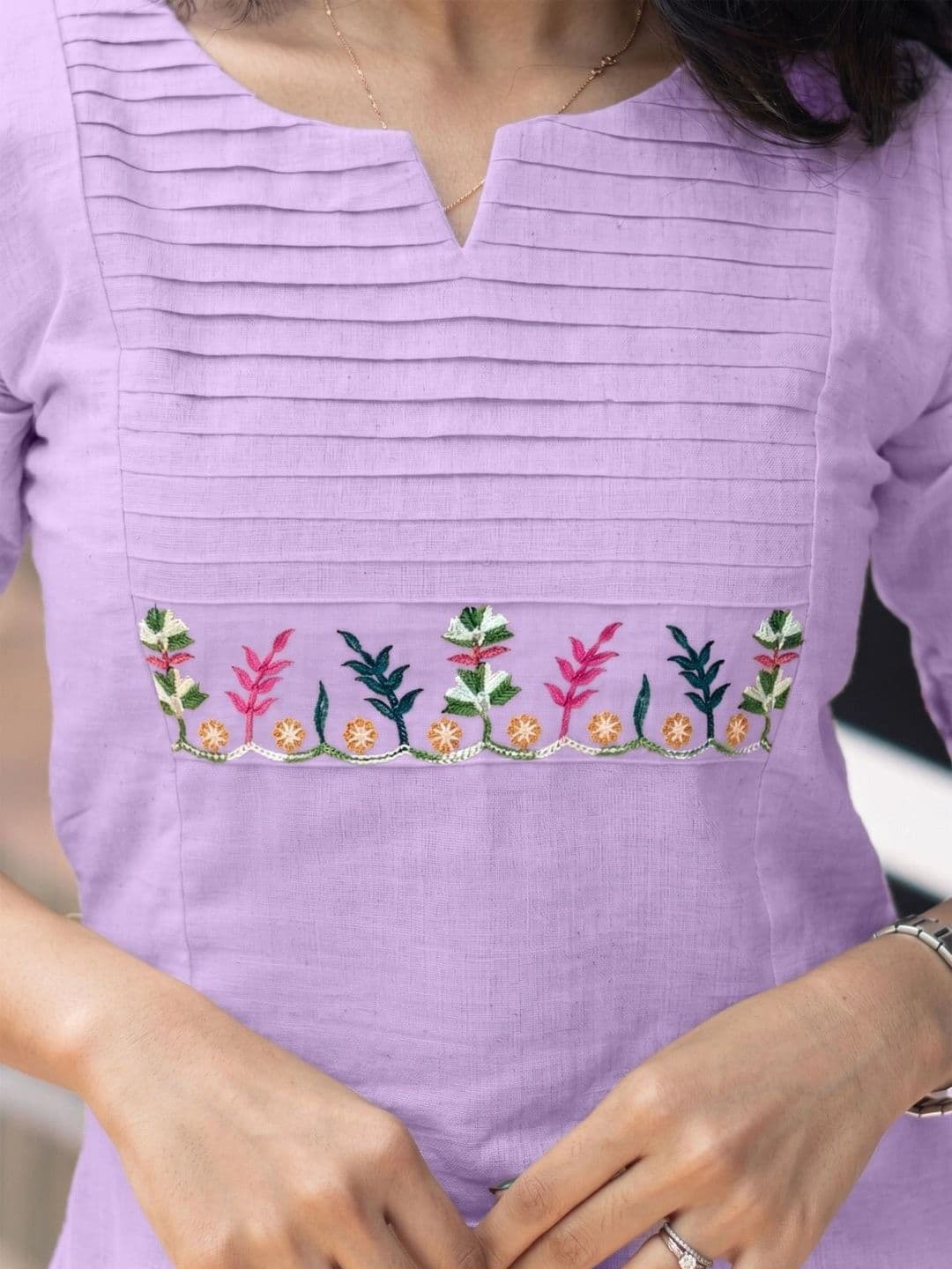 ZestLeaf Women Floral Embroidered Thread Work Floral Kurta thumbnail 2