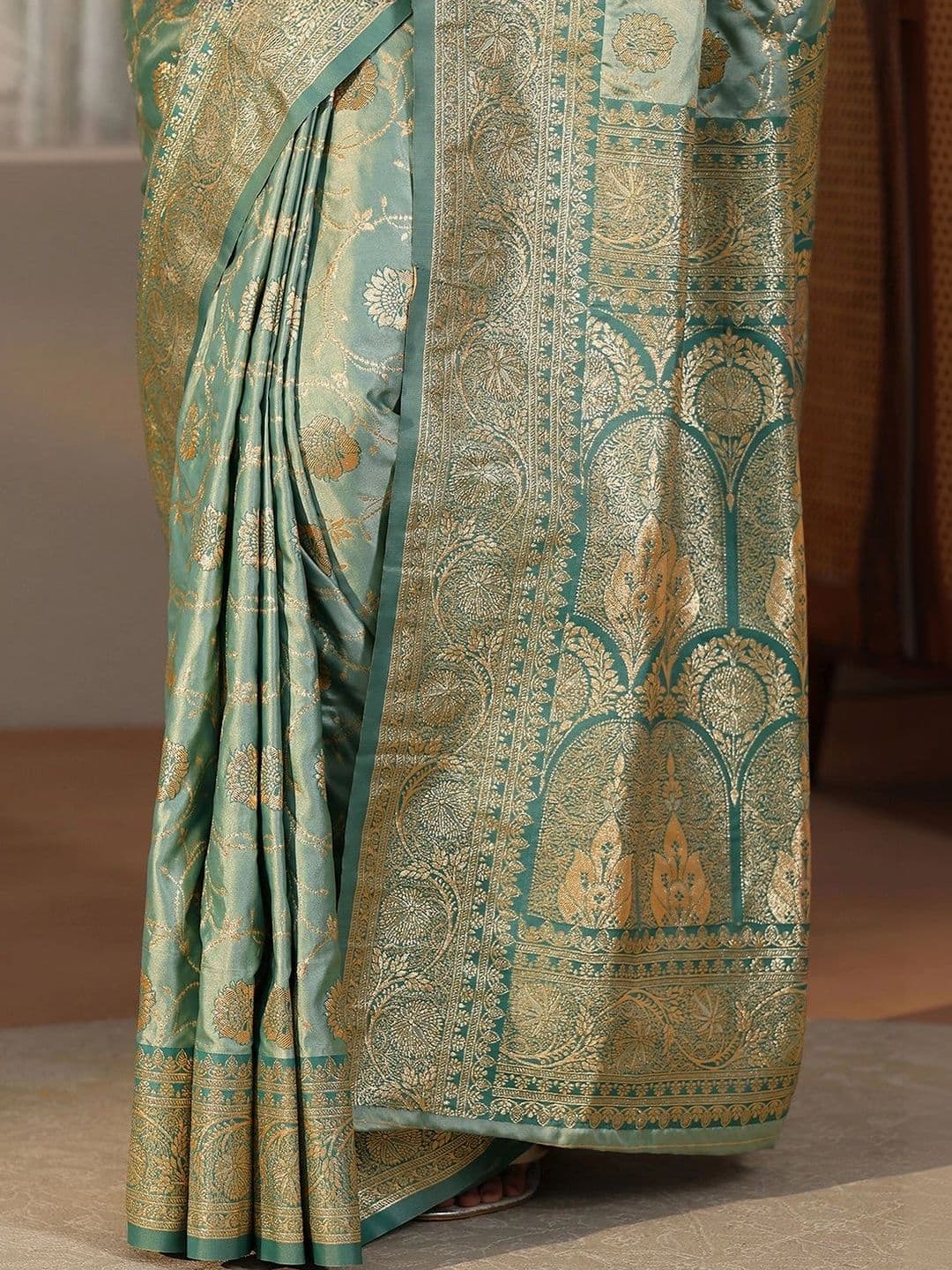 Libas Woven Design Zari Satin Saree thumbnail 5
